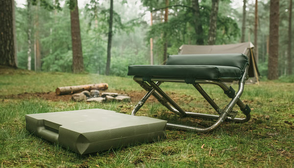 Foam Kneeling Pad vs Folding Garden Kneeler for Campsites Foam Kneeling Pad vs Folding Garden Kneeler for Campsites illustrative photograph